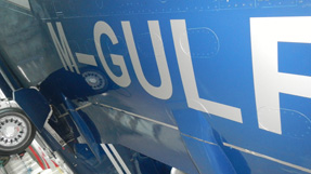 Polepování letadla M-GULF
